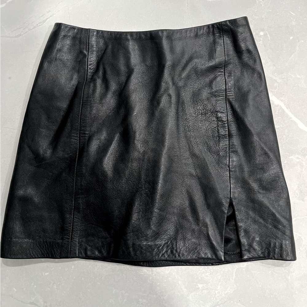 🔥TRENDING NOW~Black BCBG genuine leather mini skirt